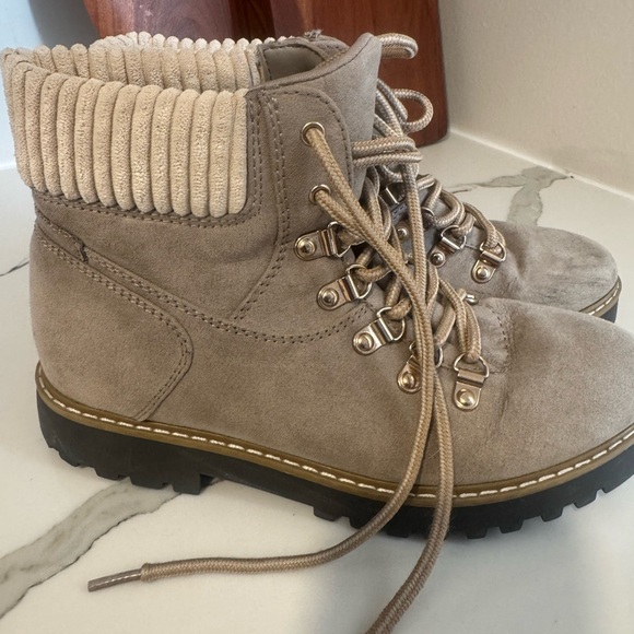 Cliffs by White Mountain Taupe Suede Lace-Up Ankle Boots – Size 7M - Picture 5 of 7